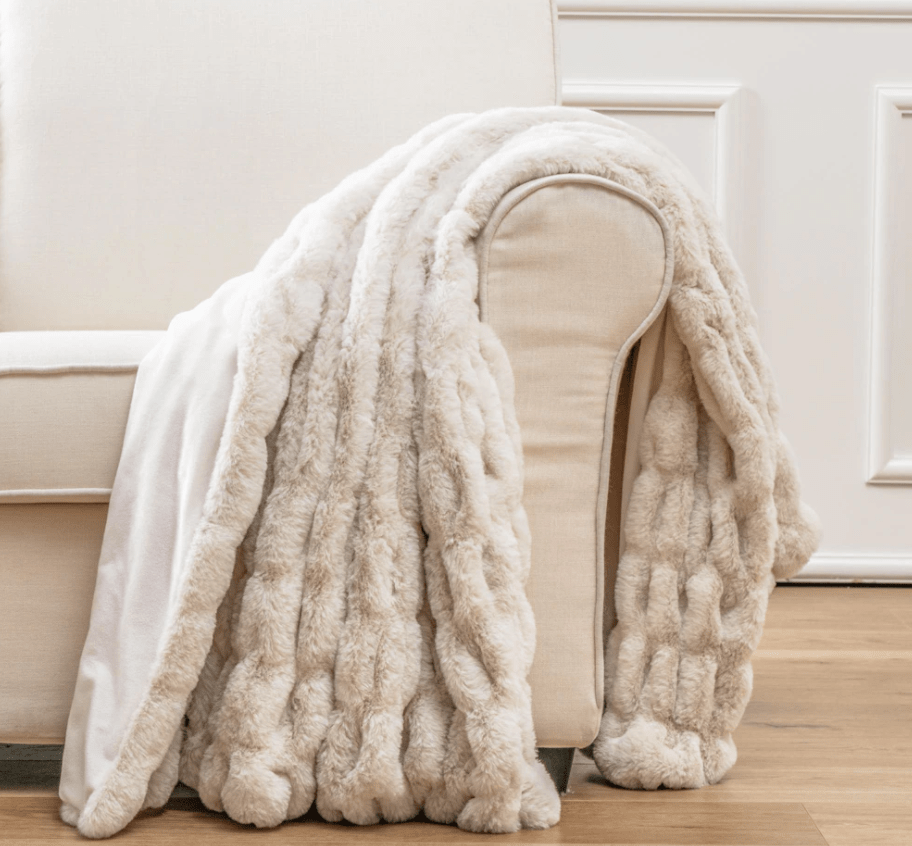Couverture Luxe en Fausse Fourrure Beige