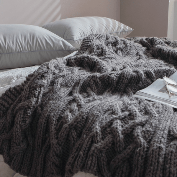 Plaid Crochet Luxe en Grosse Laine Gris Foncé / 120x150 cm