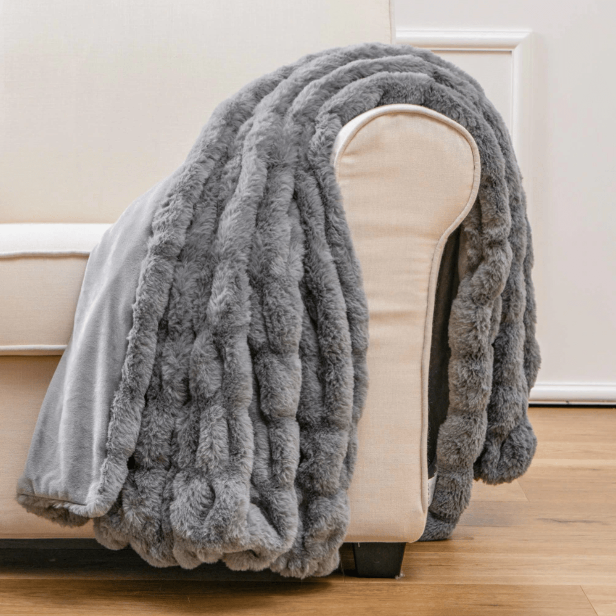 Plaid en Fausse Fourrure Grise Luxe