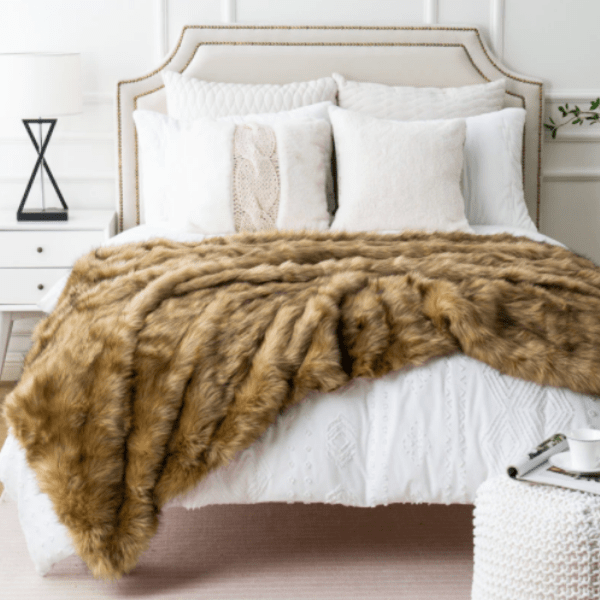 Plaid en Fausse Fourrure Ocre Luxueux | JustAplaid